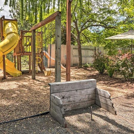 Central Medford Family Retreat With Large Yard! Ngoại thất bức ảnh