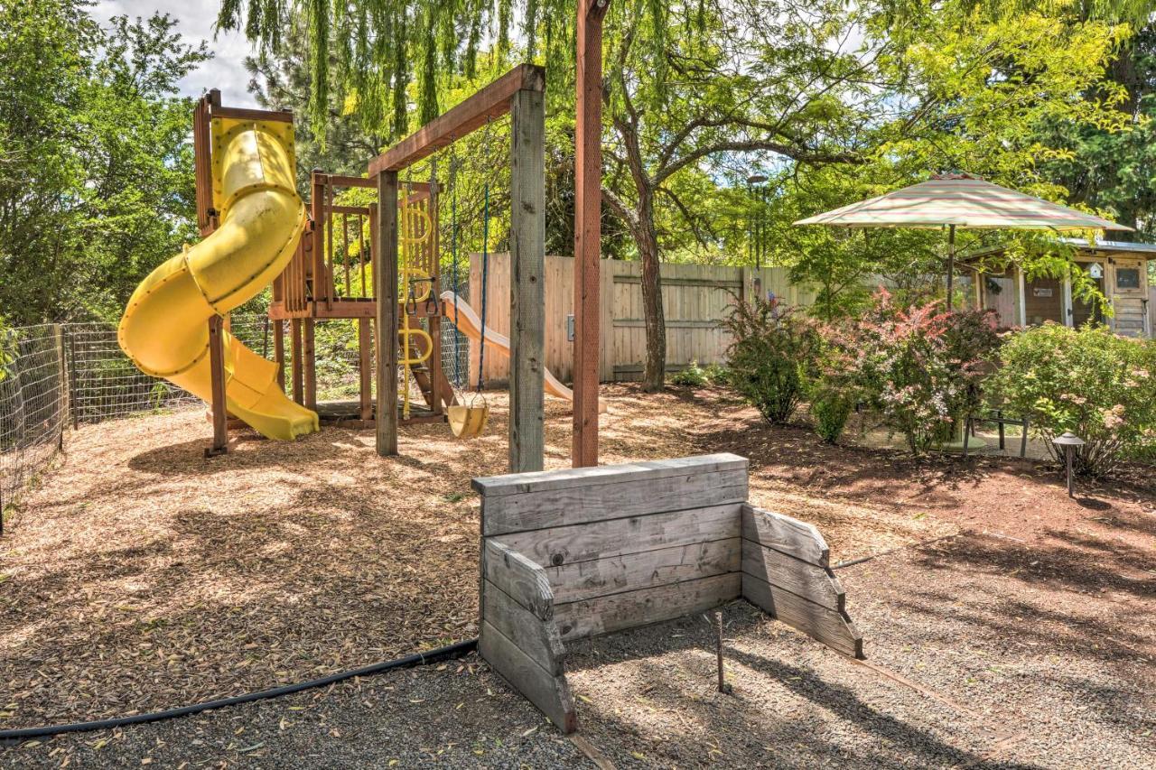 Central Medford Family Retreat With Large Yard! Ngoại thất bức ảnh