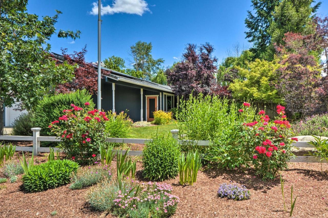 Central Medford Family Retreat With Large Yard! Ngoại thất bức ảnh