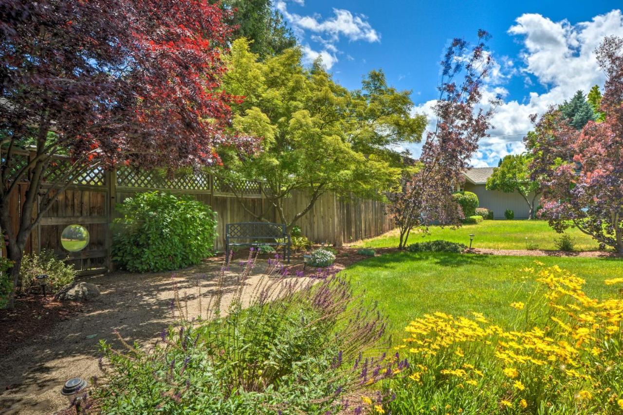 Central Medford Family Retreat With Large Yard! Ngoại thất bức ảnh