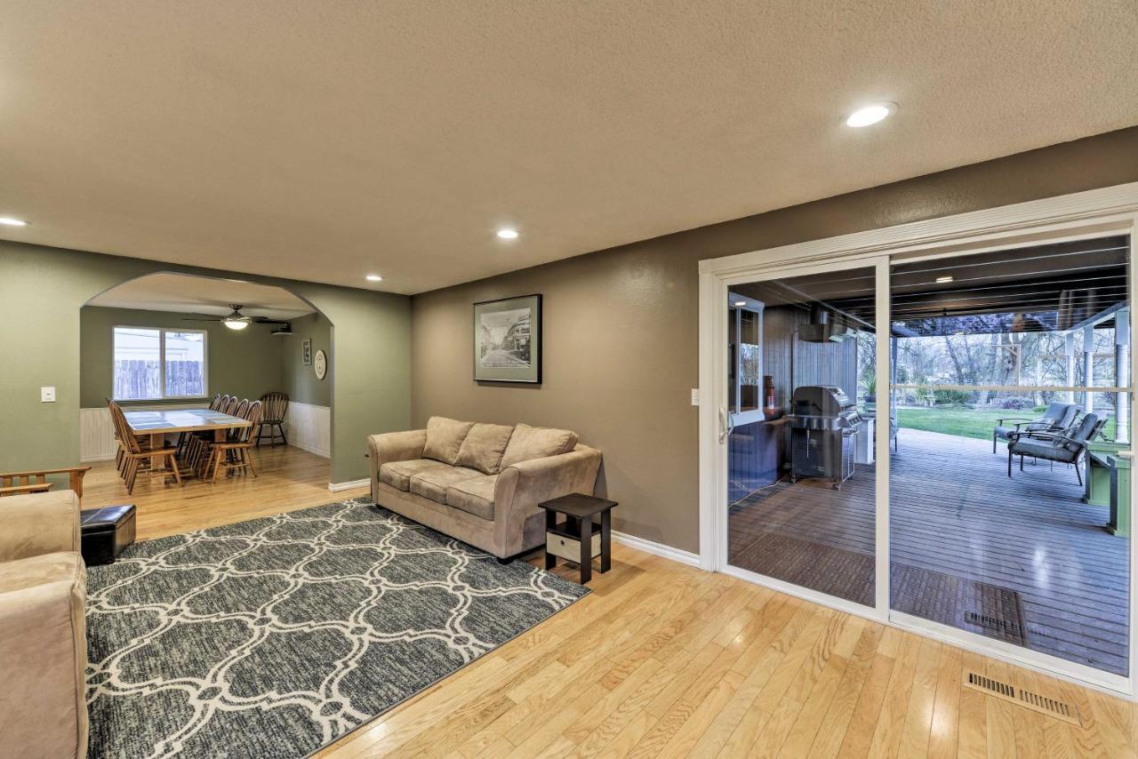 Central Medford Family Retreat With Large Yard! Ngoại thất bức ảnh