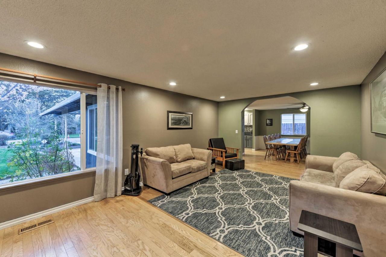 Central Medford Family Retreat With Large Yard! Ngoại thất bức ảnh